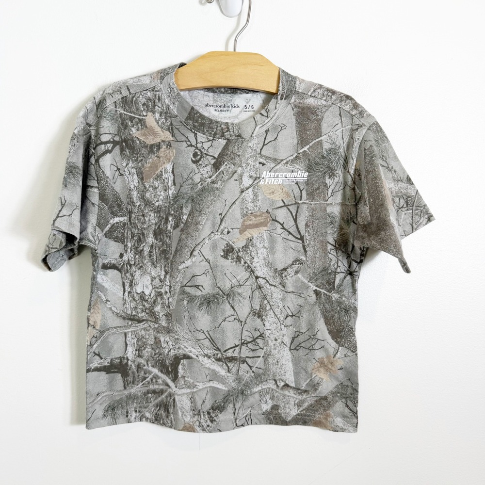 Abercrombie Kids T-Shirt Boys 5/6 Grey Camo Relaxed Fit Logo Graphic Tee